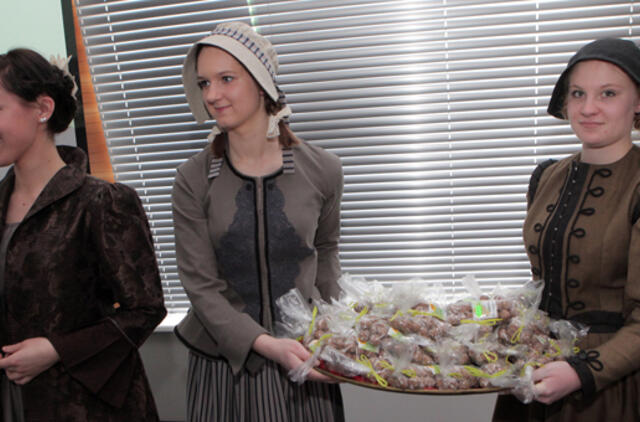 Kaziuko mugėje - suvalkietiškos derybos, samovarų paroda, kiaulių darinėjimas ir palangiškių stintos