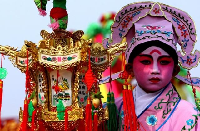 Kinija ruošiasi popierinių žibintų šventei