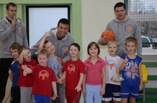 Klaipėdos krepšinio mokyklos "žvaigždžių dienoje" pergalę lėmė taiklus teisėjo metimas