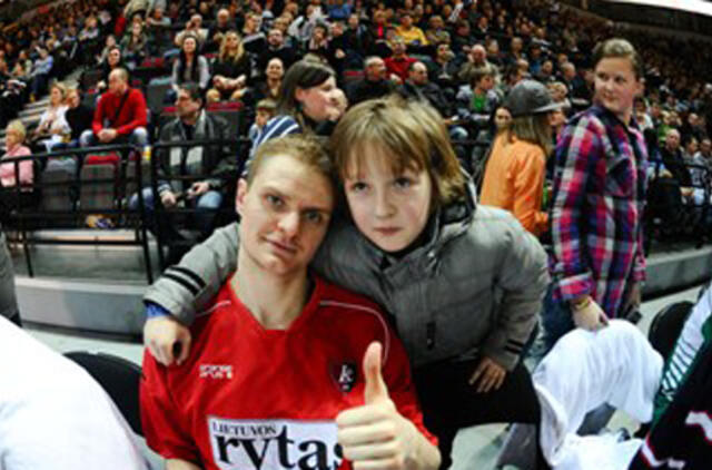 Kuo krepšinio sirgaliai maitintų savo mėgstamus sportininkus?