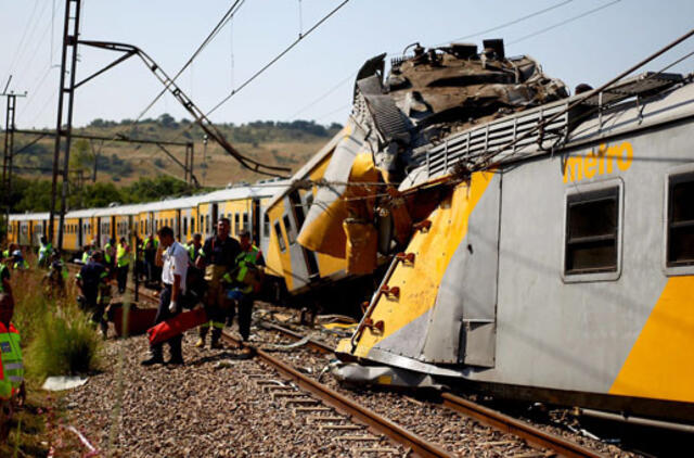 PAR: traukinių susidūrimo priežastis - kabelio vagystė
