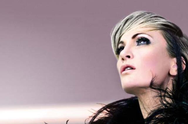 Patricia Kaas pristatė dramatišką dainos „Avec Ce Soleil“ vaizdo klipą