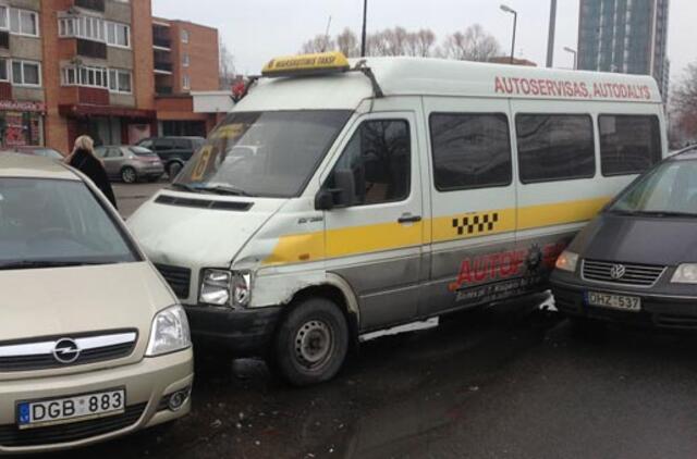 Persirikiavimas baigėsi trijų automobilių susidūrimu