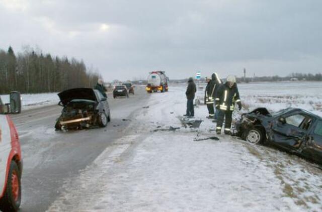 Po susidūrimo Mažeikių rajone nukentėjo du žmonės