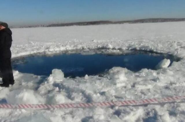 Rusija: narai neaptiko meteorito pėdsakų Čeliabinsko srities Čebarkulio ežere