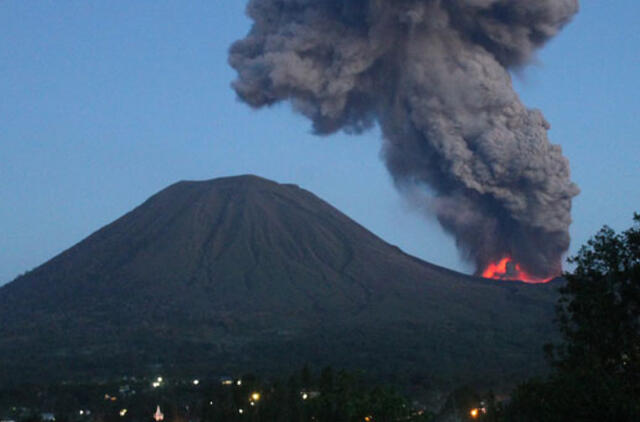 Indonezijoje išsiveržė Lokono ugnikalnis