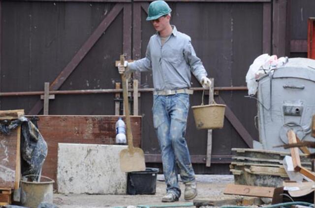 Jauni žmonės dėl finansų jaučiasi saugiau nei jų tėvai, nors turi mažiau darbo