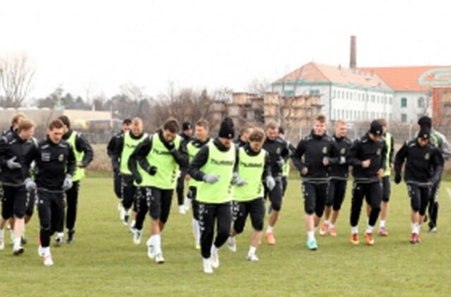 Lietuvos futbolo rinktinės stovykloje – Deivydo Matulevičiaus ir Darvydo Šerno siekis pasižymėti