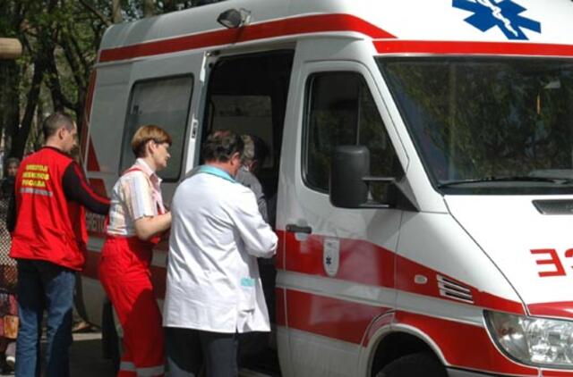 Medikai: ne iškvietimų sistemą reikėjo keisti, o nupirkti naujų greitosios pagalbos automobilių