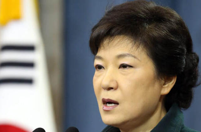 Pietų Korėjos prezidentė įspėjo dėl politinės aklavietės
