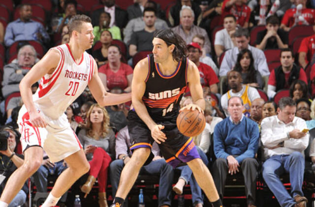 "Rockets" su D. Motiejūnu pralaimėjo "Warriors" krepšininkams