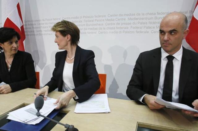 Šveicarijos piliečiai referendumu pritarė vadovų atlyginimų apribojimams