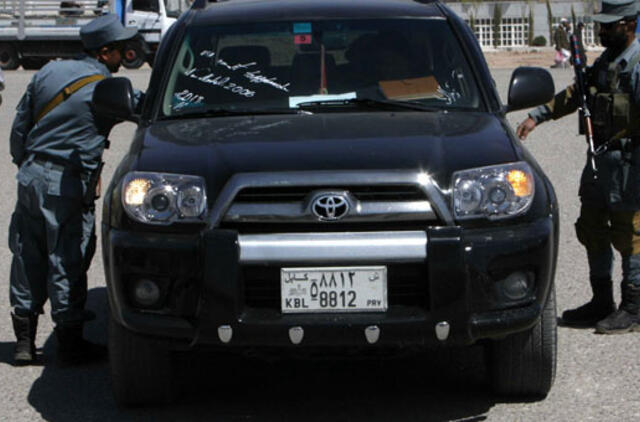 Afganistane prie gubernatoriaus pastatų komplekso vyksta mūšis