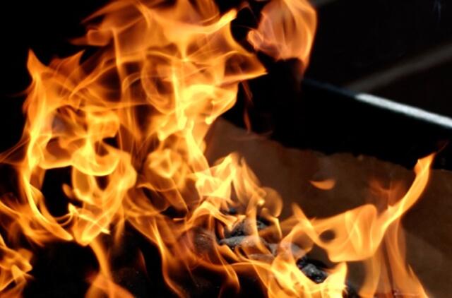 Brazilija: plėšikai sudegino savo auką, kurios kortelės sąskaitoje buvo per mažai pinigų