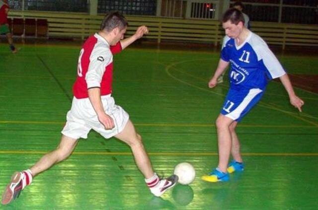 Dėl salės futbolo taurės kovojo 16 mėgėjų komandų