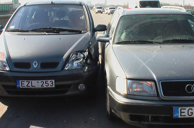 Epilepsijos priepuolio ištiktas pėsčiasis sukėlė avariją