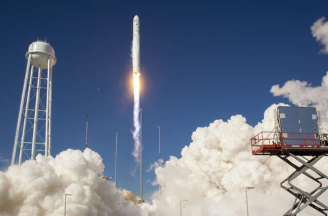 Į TKS pakilo privati "Antares" raketa