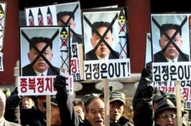 JAV atideda raketų bandymą dėl tvyrančios įtampos su Šiaurės Korėja