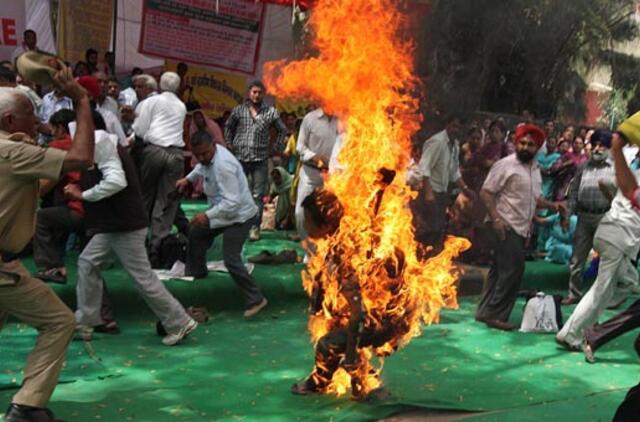 Kinijoje susidegino trys tibetiečiai