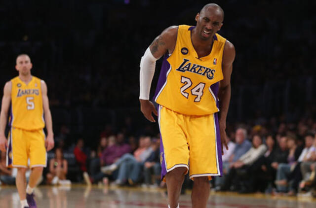 „Lakers“ dilema – ar atleisti 30 mln. JAV dolerių uždirbsiantį Kobe Bryantą?