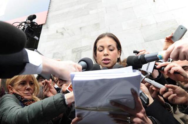 Milane lytiniais santykiais su Silvijumi Berluskoniu įtariama marokietė surengė protestą