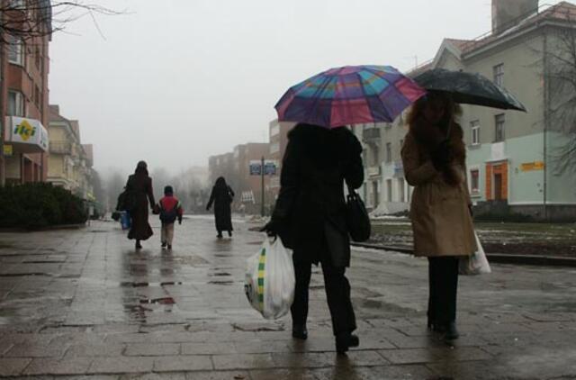 Nuo ketvirtadienio sniegą padės tirpinti lietus