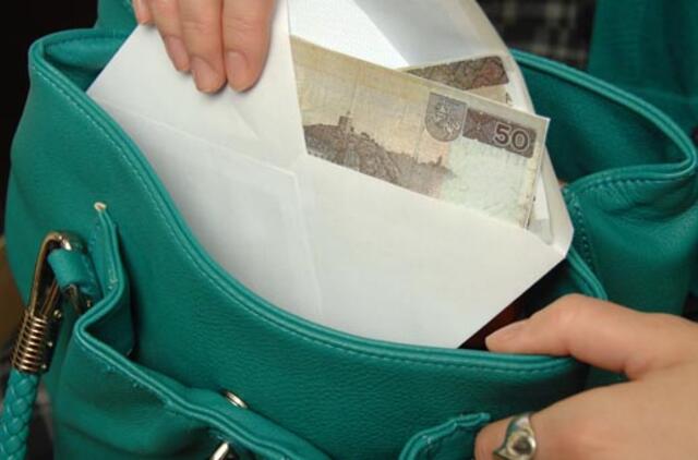 Nužudymu įtariama moteris kriminalistams siūlė kyšį