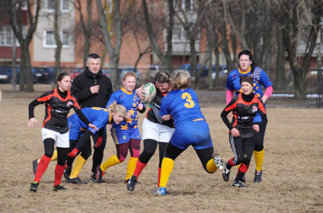 Pajūrio regbininkės penktos