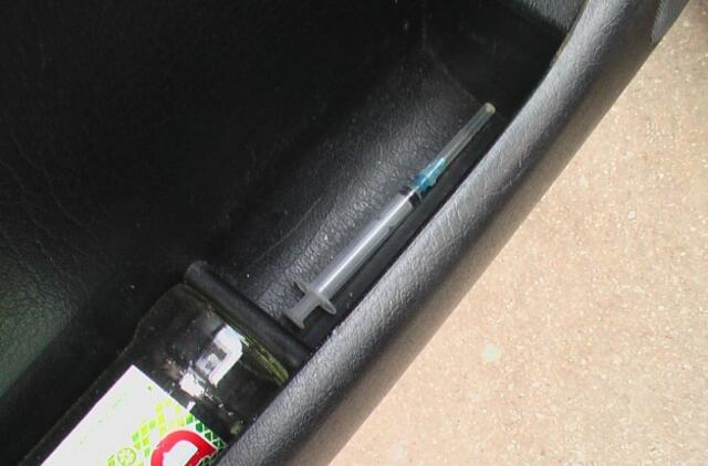 Po avarijos aptikti švirkštai ir vogti daiktai