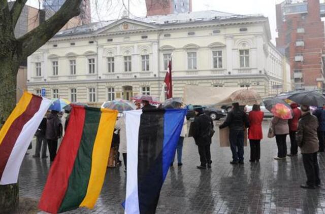 Po rotušės langais - tarptautinis mitingas