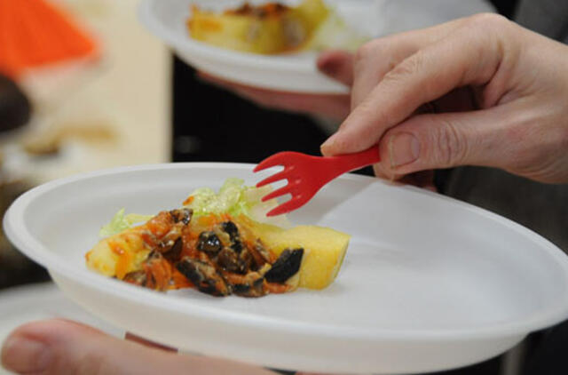 Prof. R. Stukas: lietuviai piktnaudžiauja užkandžiais ir valgo jų per daug