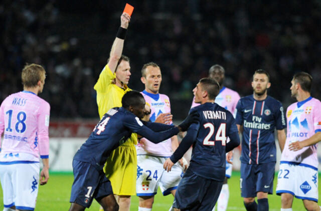 PSG iškovojo minimalią pergalę, "Lyon" sužaidė lygiosiomis su "Saint-Etienne"