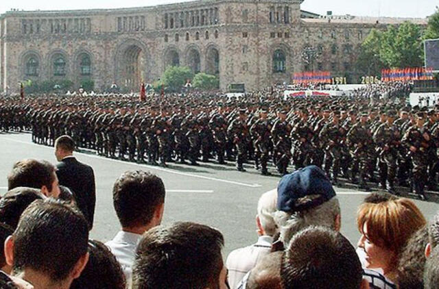 Armėnijoje kariškis paleido ugnį į tarnybos draugus