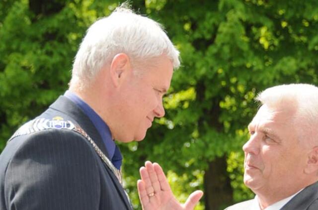 Bulvaras: Pasitraukė be kovos