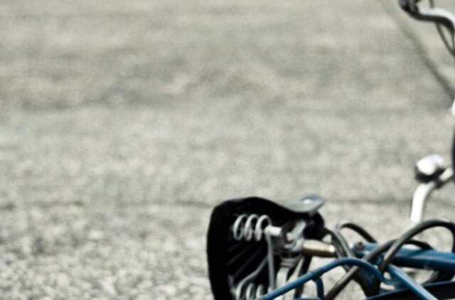 Du plėšikai apiplėšė dviratininką