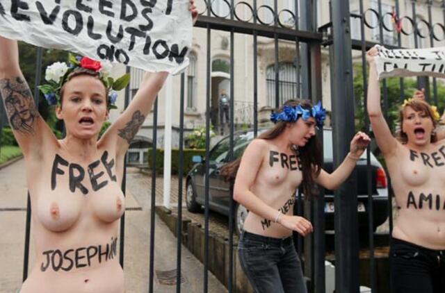 "Femen" surengė akciją prie Tuniso ambasados Briuselyje