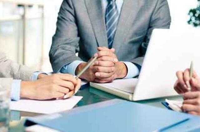 Įmonių vadovų poreikiai: už įmonės lėšas ir šimtatūkstantinės kelionės, ir vardiniai automobilio numeriai