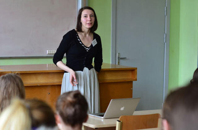 Kelią jauniesiems menininkams rodė profesionalai