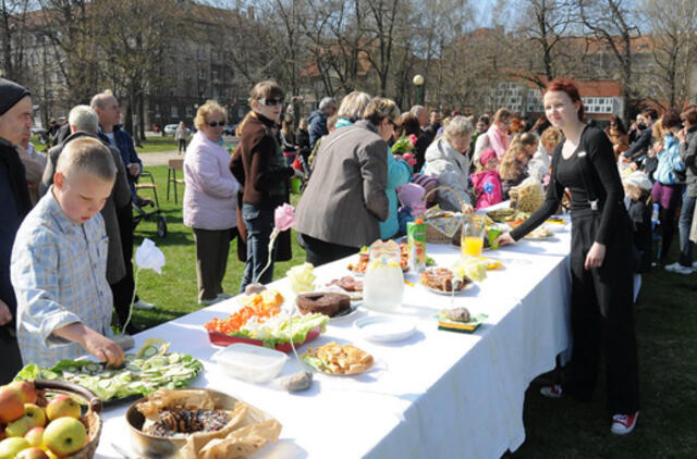 Menininkai surengė šventę mamoms