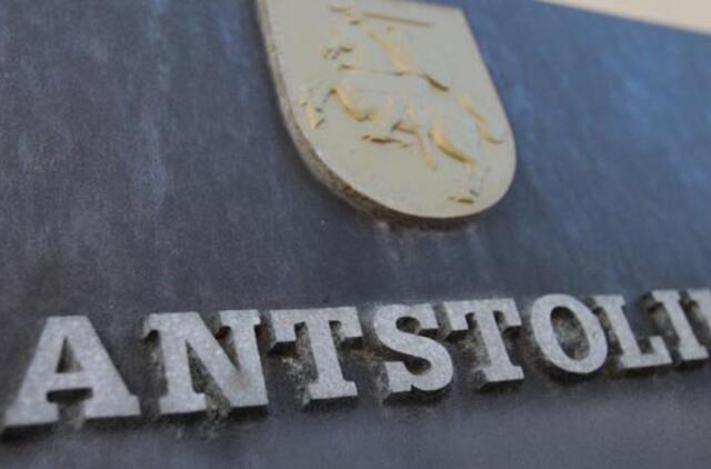 Petras Gražulis siūlo riboti antstolių apetitą pinigams