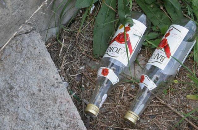 Policija miške surado 20 litrų degtinės