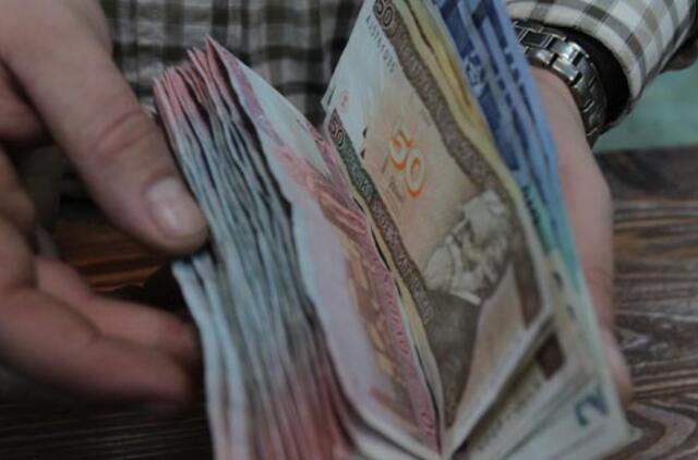 Prisistatė Vengrijos piliečiais ir išviliojo 2000 litų