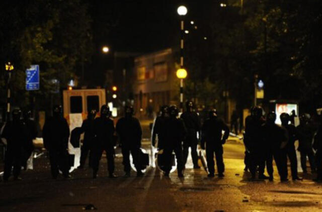 Stokholme nerimsta riaušės ir pastatų niokojimas