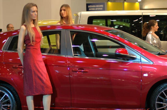 Variklinių transporto priemonių rinkos apyvarta padidėjo 4,2 proc.