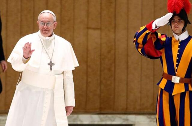 Vatikanas neigia, kad popiežius užsiima egzorcizmu