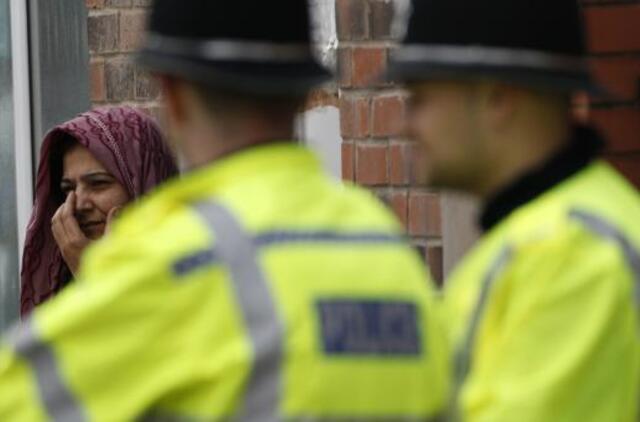 Britanijoje sulaikytas keturis žmones mečetėje subadęs įtariamasis