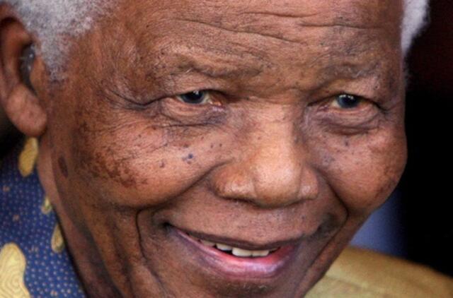 Buvęs PAR prezidentas Nelsonas Mandela vėl paguldytas į ligoninę