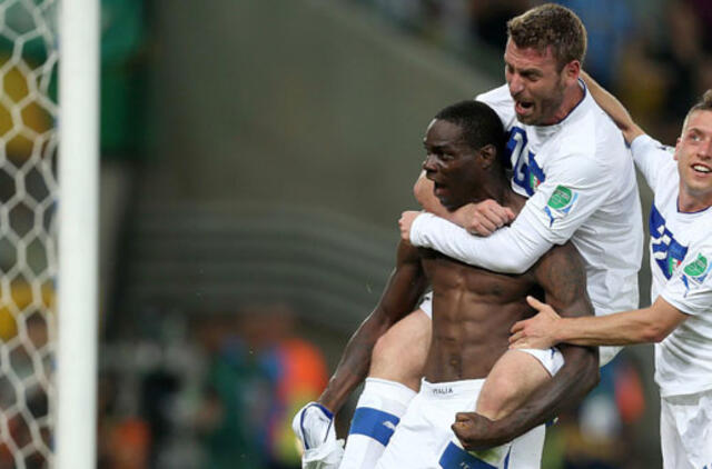 Cesare Prandelli: "Pamatėte Mario Balotelli raumenis, o dabar gana"