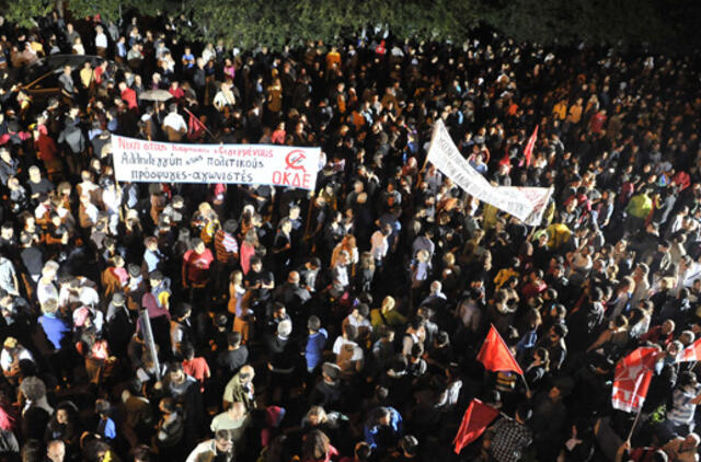 Graikijos valdžia: vietoj nacionalinio transliuotojo – nauja korporacija, žurnalistus – į ligonines