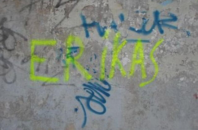 Nepilnametis nesislėpdamas „truputį dažė" sienas